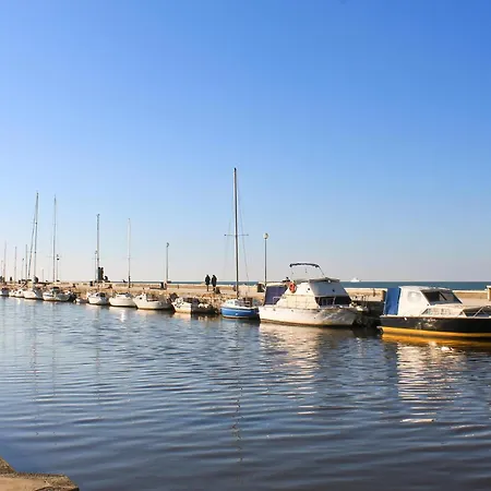 3 Bedroom Gorgeous In Vakantiehuis Viareggio